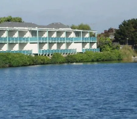 Coral Reef Inn & Condo Suites